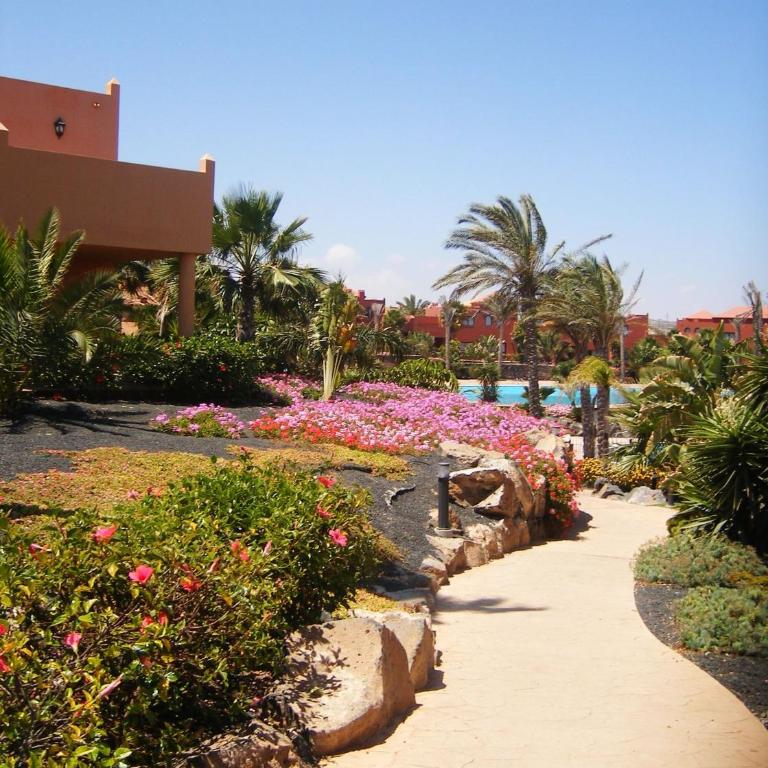 MY PRETTY HOME - Lovely and spacious surrounded by tropical gardens - private covered and uncovered terrace - pool - parking - FREE FIBRE OPTIC INTERNET - Apartamento con vistas a la piscina - 16