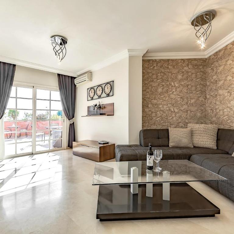Apartment with large terrace in Terrazas del Duque - Apartamento de 3 dormitorios - 9