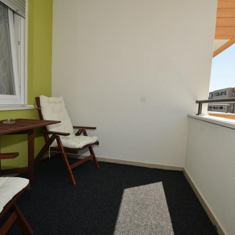 Kraljev Park sa parking mestom - Deluxe Apartment - 18