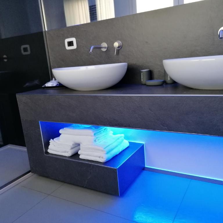 Galliera Residence B&B - Deluxe Triple Room with Private Bathroom - 6