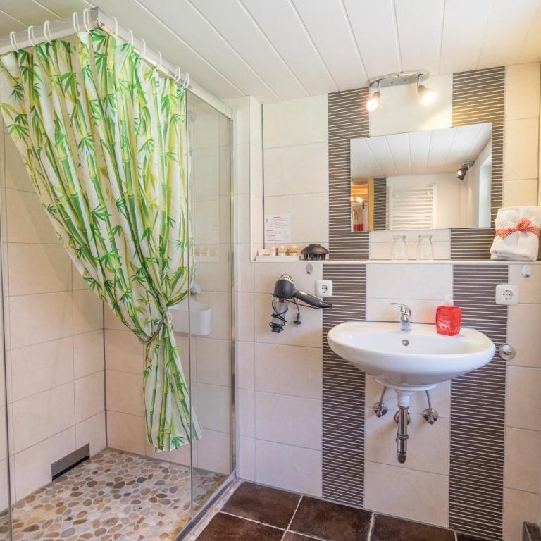 Berggasthof Riefenkopf - Doppelzimmer mit eigenem Bad - 4