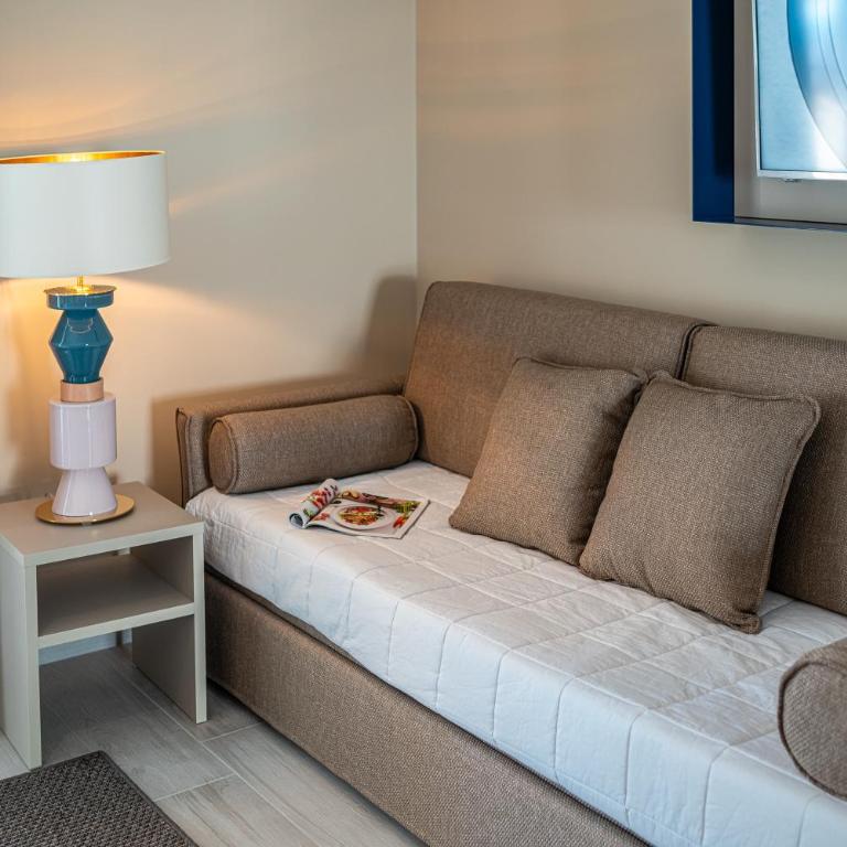 Hotel Capitol - Panoramic Double Room with Sofa Bed and partial Sea View - 3