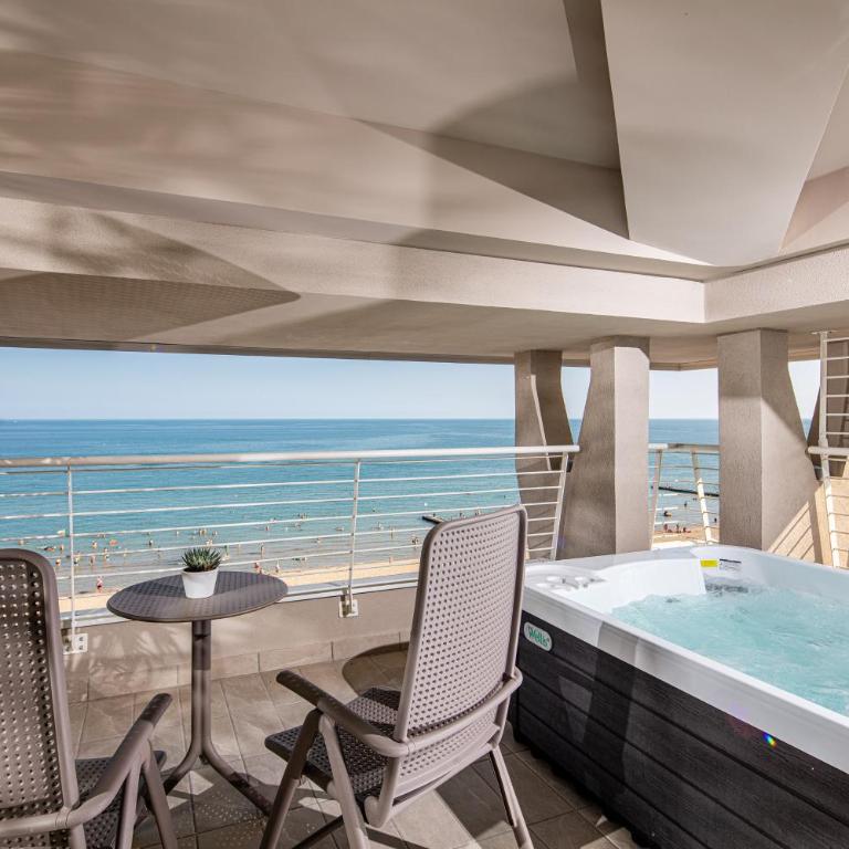 Hotel Capitol - Panoramic Double Room with Sofa Bed,Whirlpool and Direct Sea View - 2