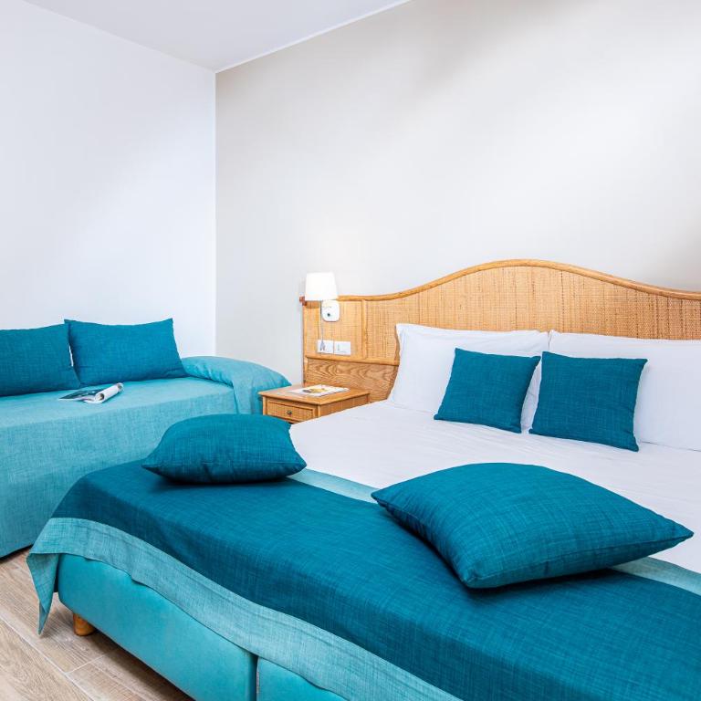 Hotel Capitol - Classic Double Room with Sofa Bed and partial sea view - 4