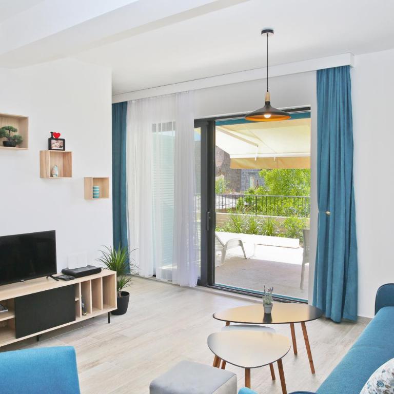 Apartments Boka Blue Dobrota Kotor - Apartment with Garden View - 4