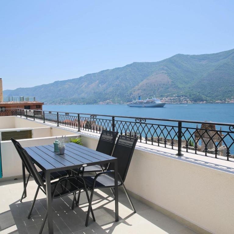 Apartments Boka Blue Dobrota Kotor - Penthouse Apartment - 2