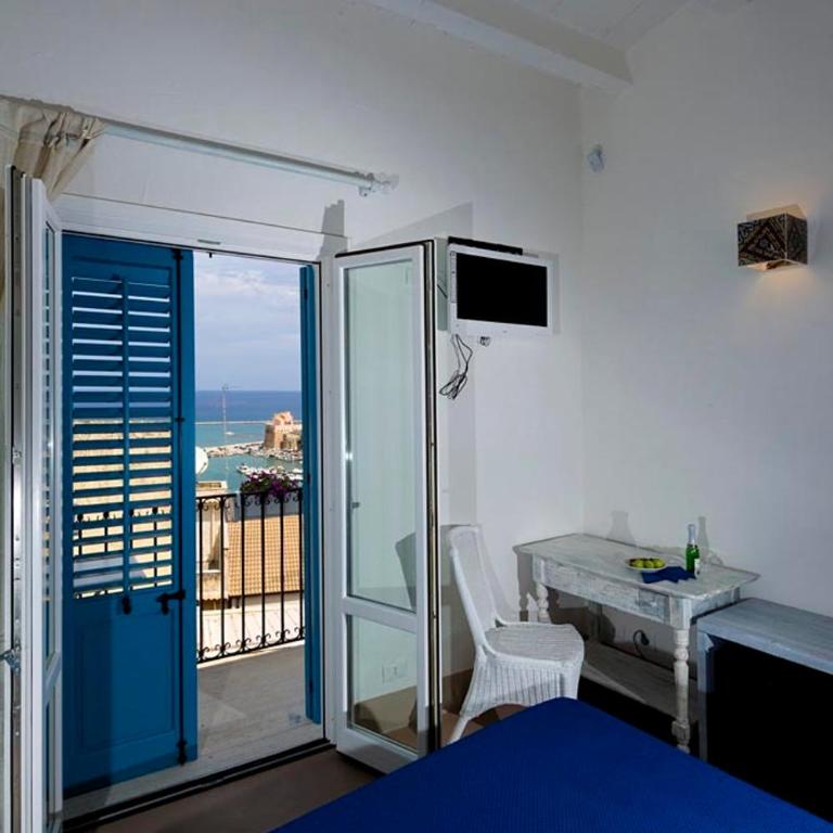 Tannur B&B - Double Room with Balcony and Sea View - 1
