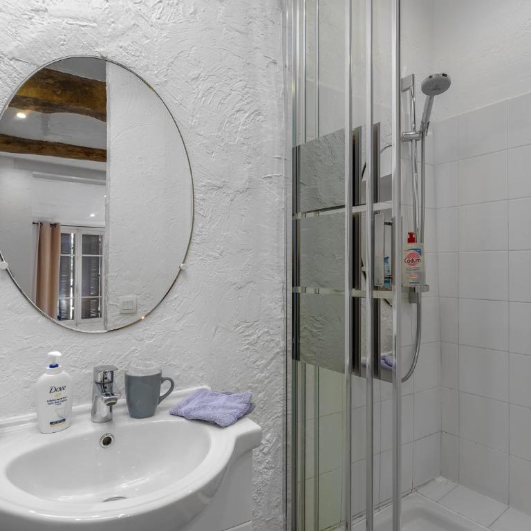 Maison Carles BnB - Suite Classique - Vue sur Rue - 4