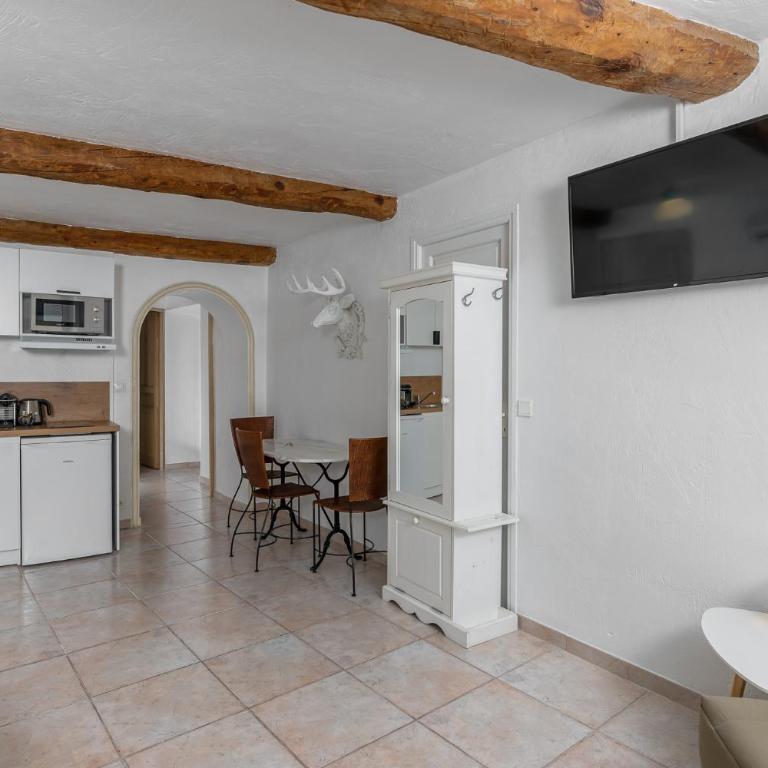 Maison Carles BnB - Studio Lit King-Size avec Canapé-Lit - 1