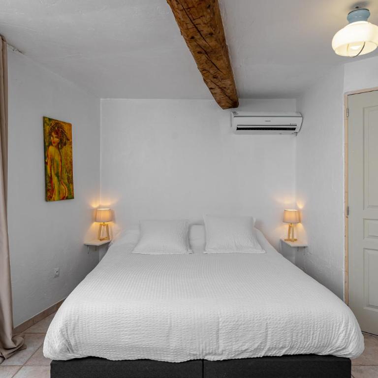 Maison Carles BnB - Studio Lit King-Size avec Canapé-Lit - 2