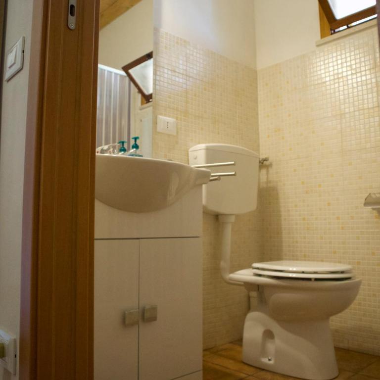 Casa Vacanza e Camera Fabiola - Camera Matrimoniale con Bagno Privato - 5