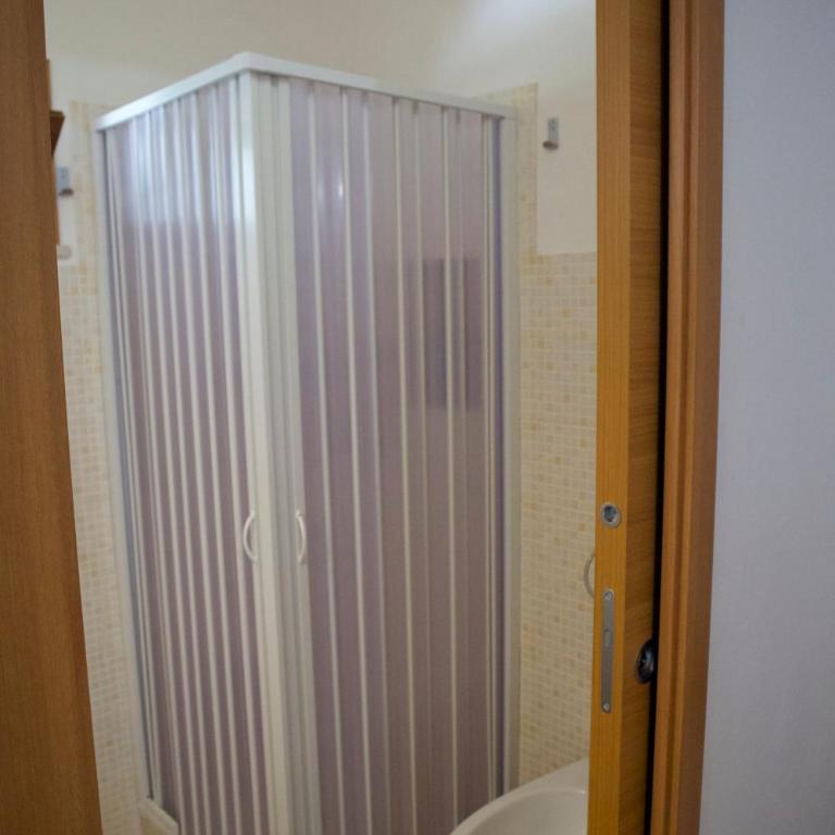 Casa Vacanza e Camera Fabiola - Camera Matrimoniale con Bagno Privato - 4