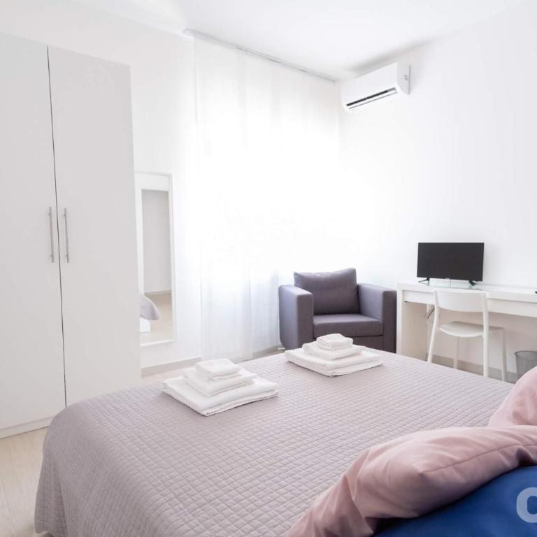 Casa Viviana - Bari Policlinico - Camera Tripla con Bagno in Comune - 1