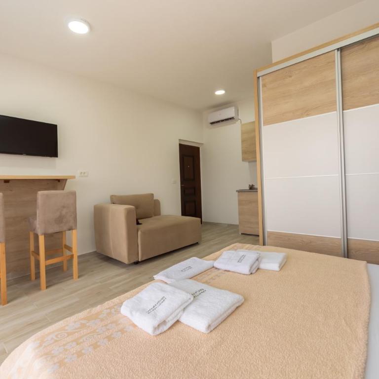 Apart & Spa Beganovic - Apartment with Pool View - 2