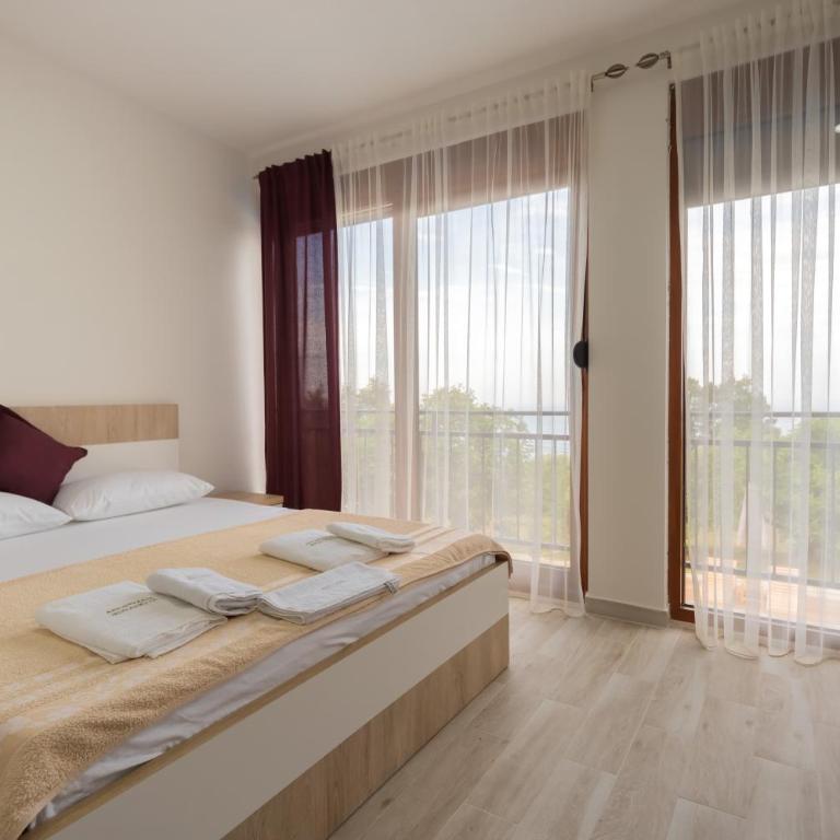 Apart & Spa Beganovic - Apartment with Pool View - 4