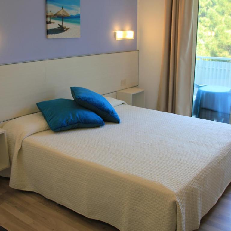 Hotel Meublè Nazionale - Due Camere Comunicanti con Balcone (3 Adulti) - 2