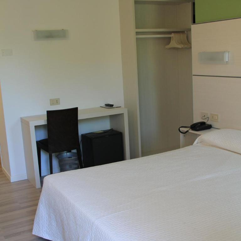 Hotel Meublè Nazionale - Due Camere Comunicanti con Balcone (3 Adulti) - 3