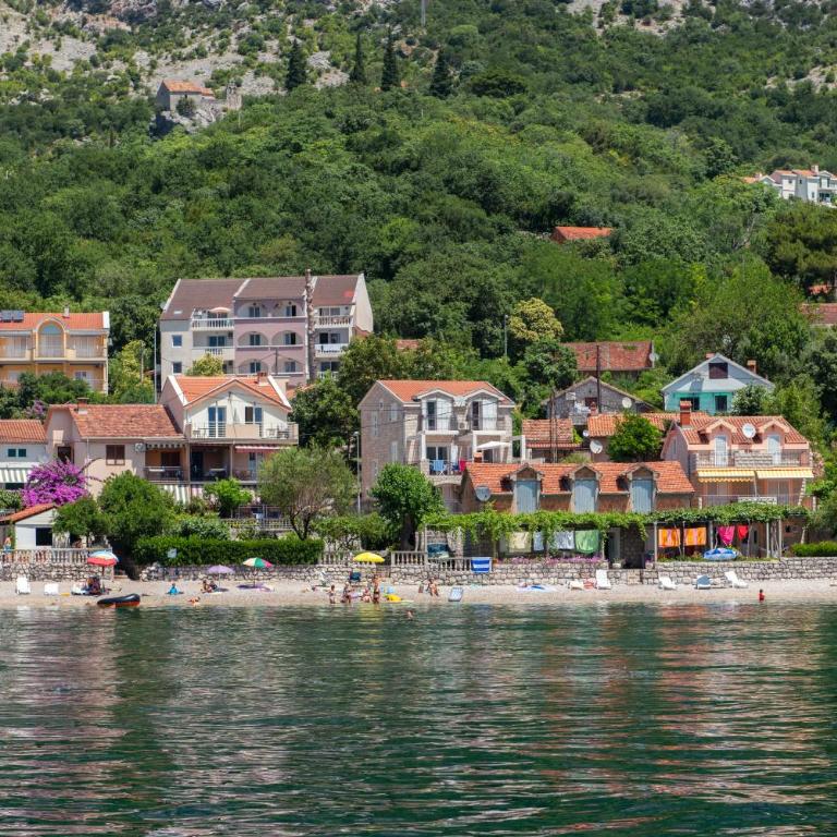 Orahovac Family Bay - Two-Bedroom Apartment - 12