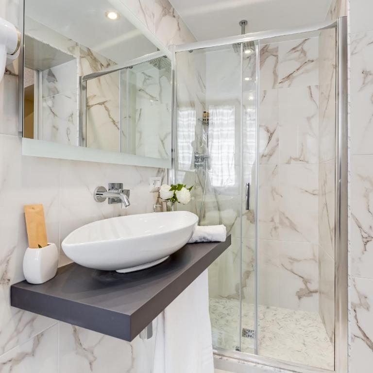 Trevi Private Suites by Premium Suites Collection - Deluxe Suite - 3