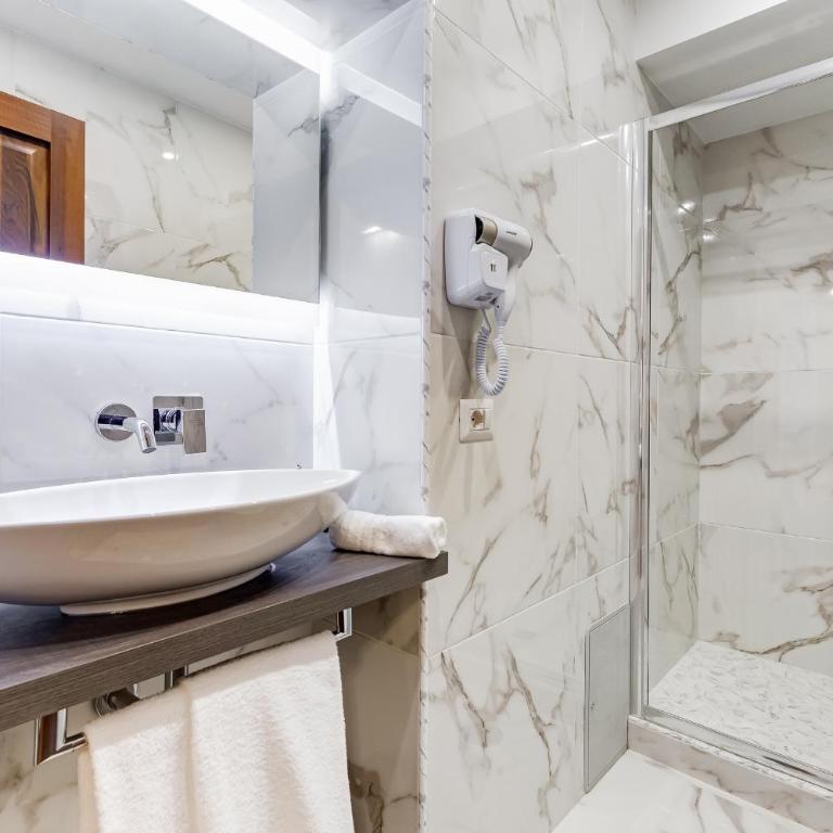 Trevi Private Suites by Premium Suites Collection - Standard Double Suite - 5