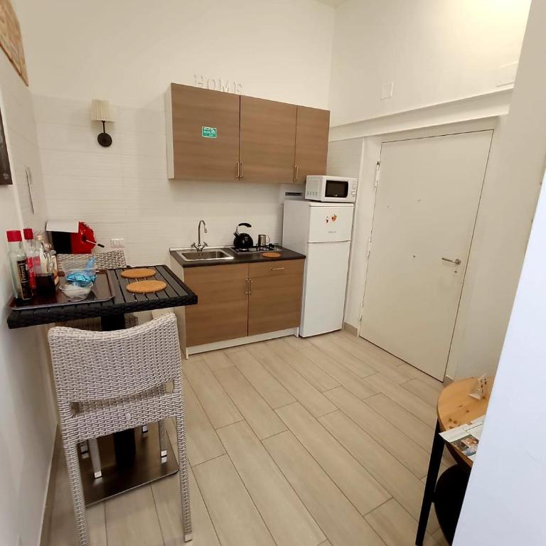 Domus San Biagio 14 - Double Room with Balcony - 14