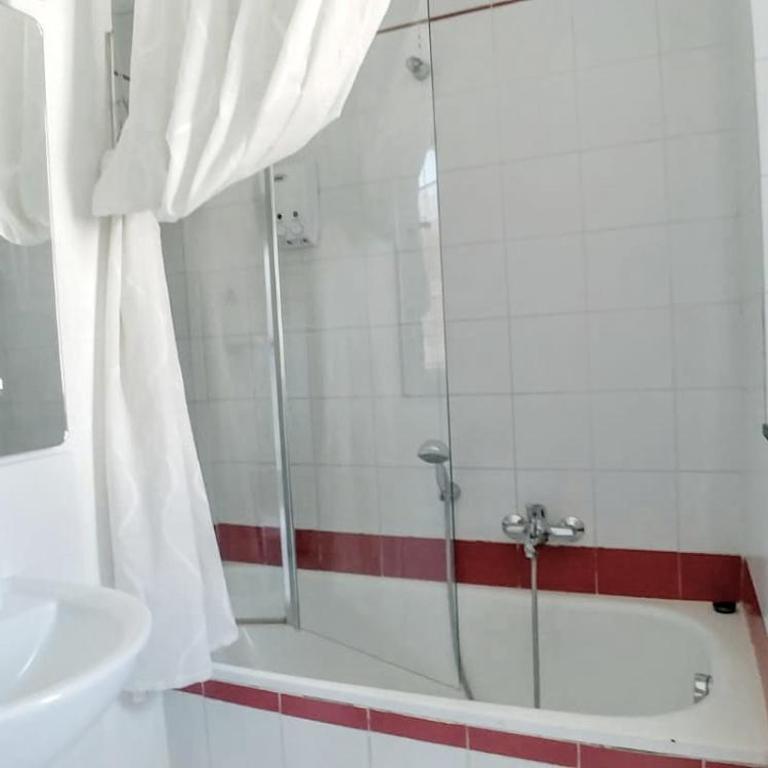 B&B Next Stop - Camera Matrimoniale Deluxe con Bagno Privato - 8