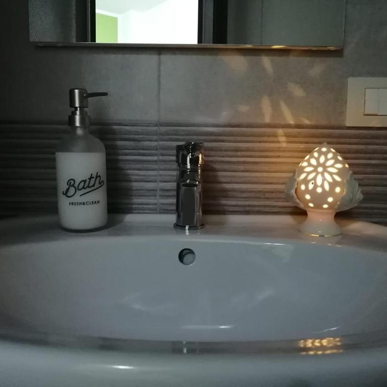 La Trinacria - Camera Matrimoniale/Doppia con Letti Singoli con Bagno Privato - 1