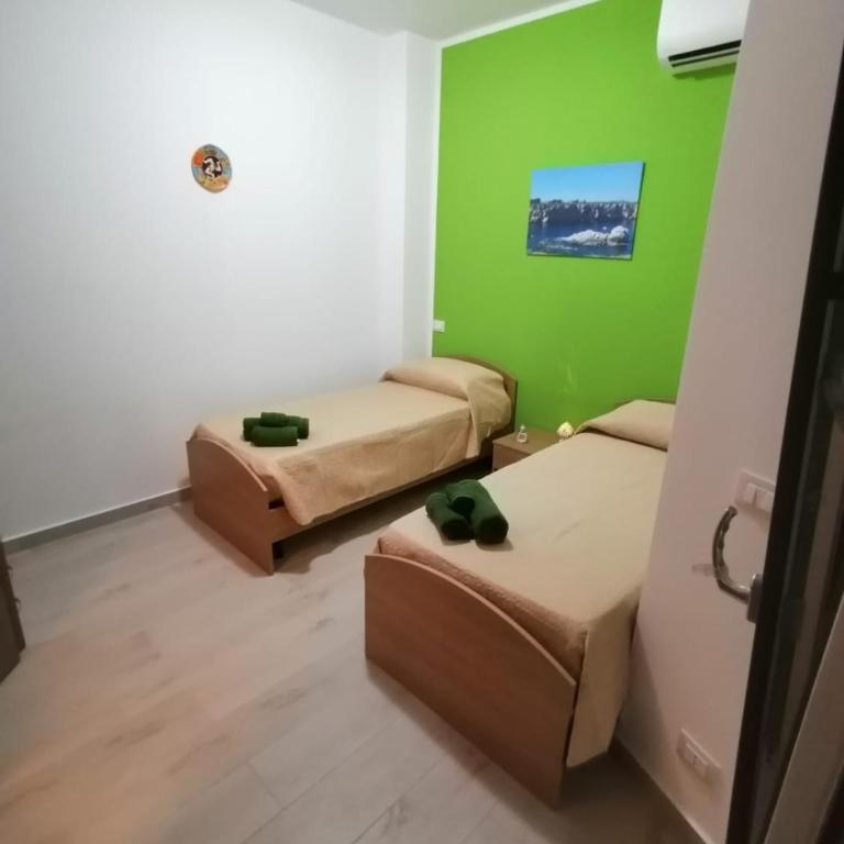 La Trinacria - Camera Matrimoniale/Doppia con Letti Singoli con Bagno Privato - 4