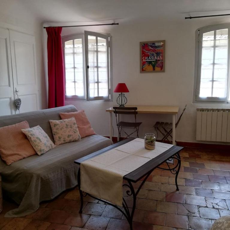 Studio ensoleillé, typique centre historique, wifi - Appartement - 6