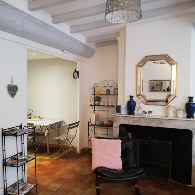 Studio ensoleillé, typique centre historique, wifi - Appartement - 18