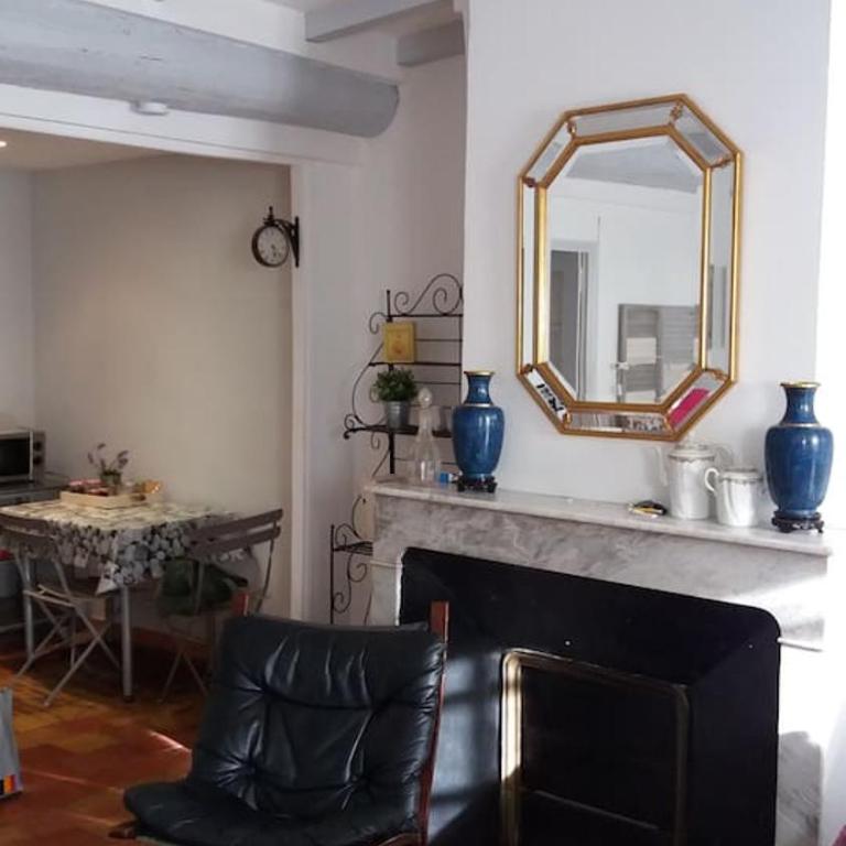 Studio ensoleillé, typique centre historique, wifi - Appartement - 25