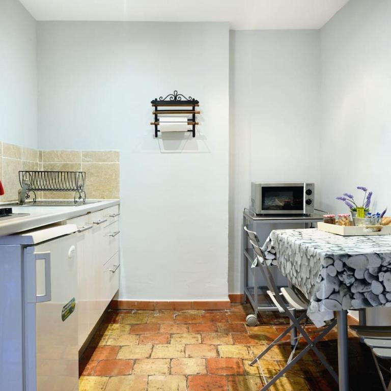 Studio ensoleillé, typique centre historique, wifi - Appartement - 30