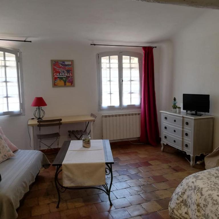 Studio ensoleillé, typique centre historique, wifi - Appartement - 33