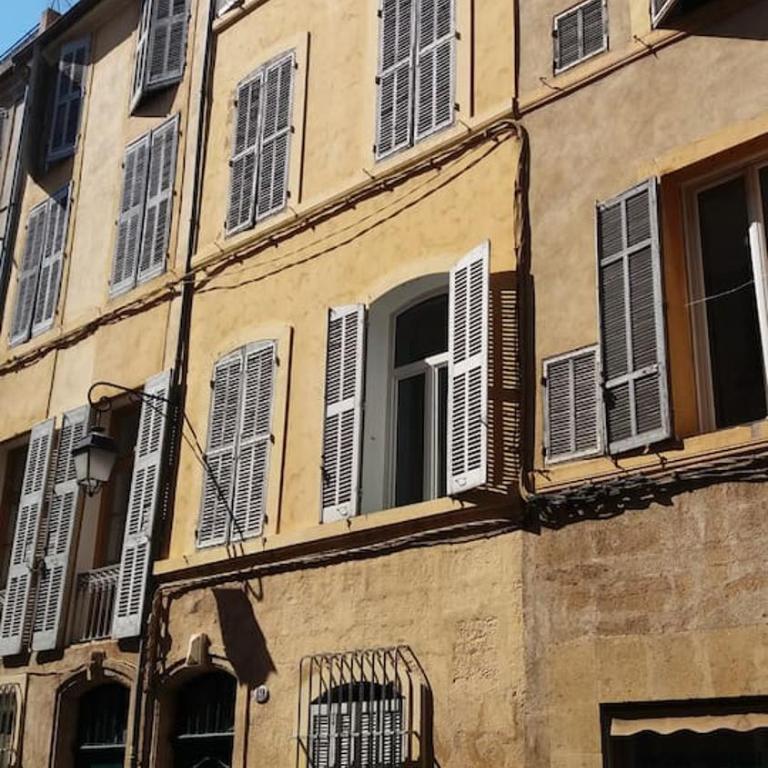 Studio ensoleillé, typique centre historique, wifi - Appartement - 43