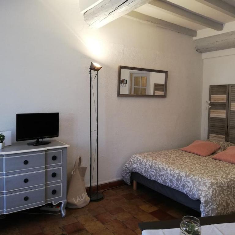 Studio ensoleillé, typique centre historique, wifi - Appartement - 47