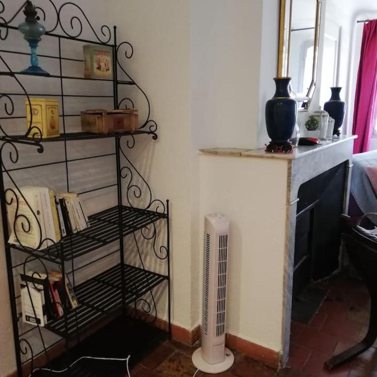 Studio ensoleillé, typique centre historique, wifi - Appartement - 48