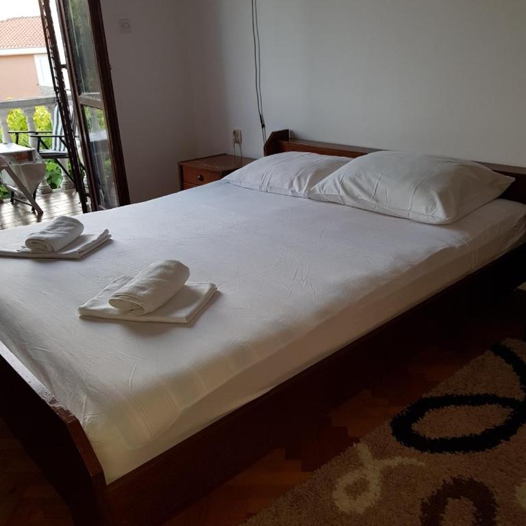 Sobe i apartmani Marović - Double Room with Shared Bathroom - 16