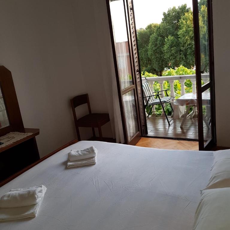 Sobe i apartmani Marović - Double Room with Shared Bathroom - 14