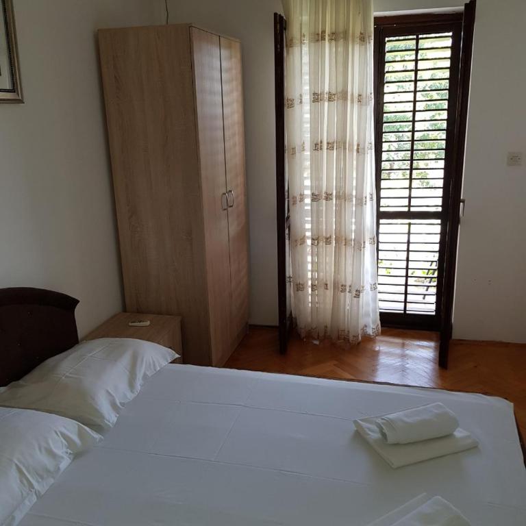 Sobe i apartmani Marović - Double Room with Shared Bathroom - 7