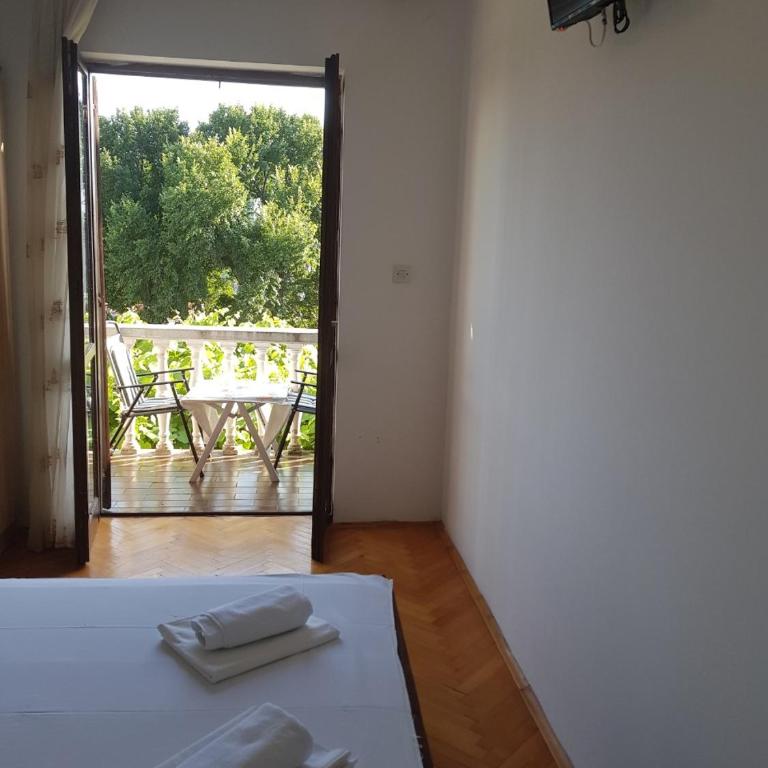 Sobe i apartmani Marović - Double Room with Shared Bathroom - 3