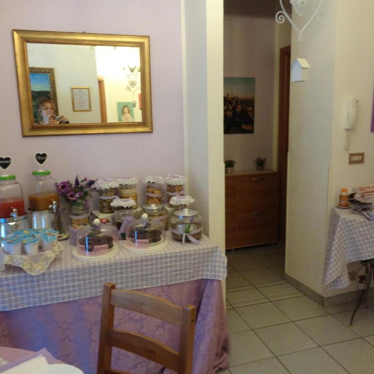 B&B Vittorio Emanuele - Camera Matrimoniale con Bagno Privato Esterno - 9