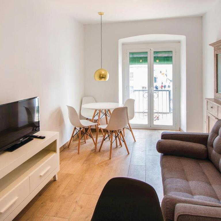 Cozy Apartment In Blanes With Wifi - Apartamento de 2 dormitorios - 1