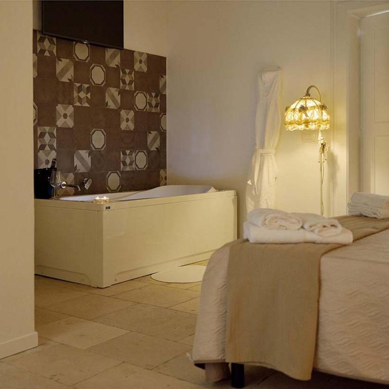Palazzo Kapece - Suite King con Vasca Idromassaggio - 3