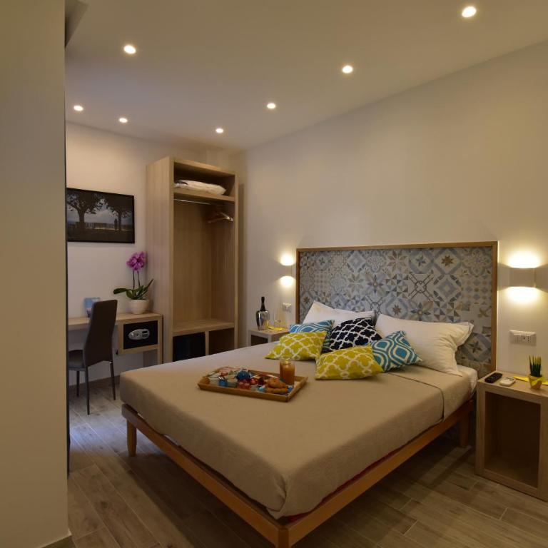 Effe Home Sorrento - Double Room with Balcony - 10
