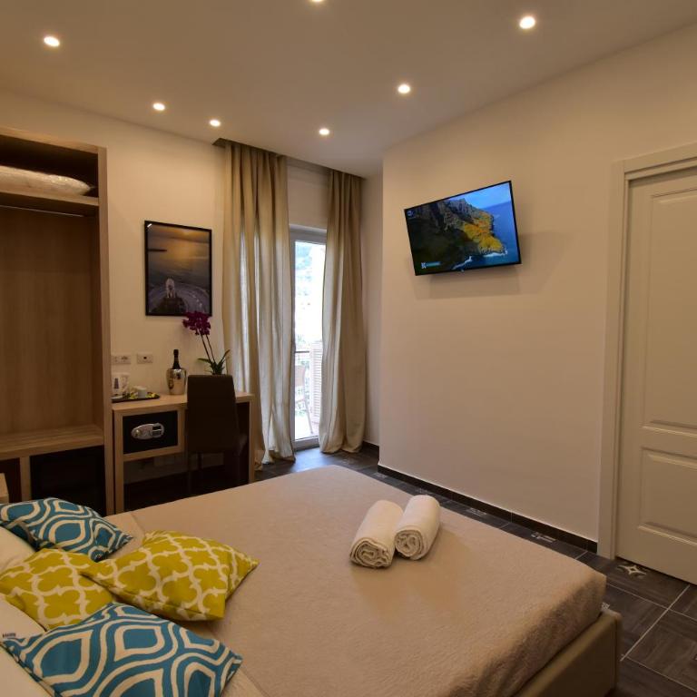 Effe Home Sorrento - Deluxe Double Room with Balcony - 1