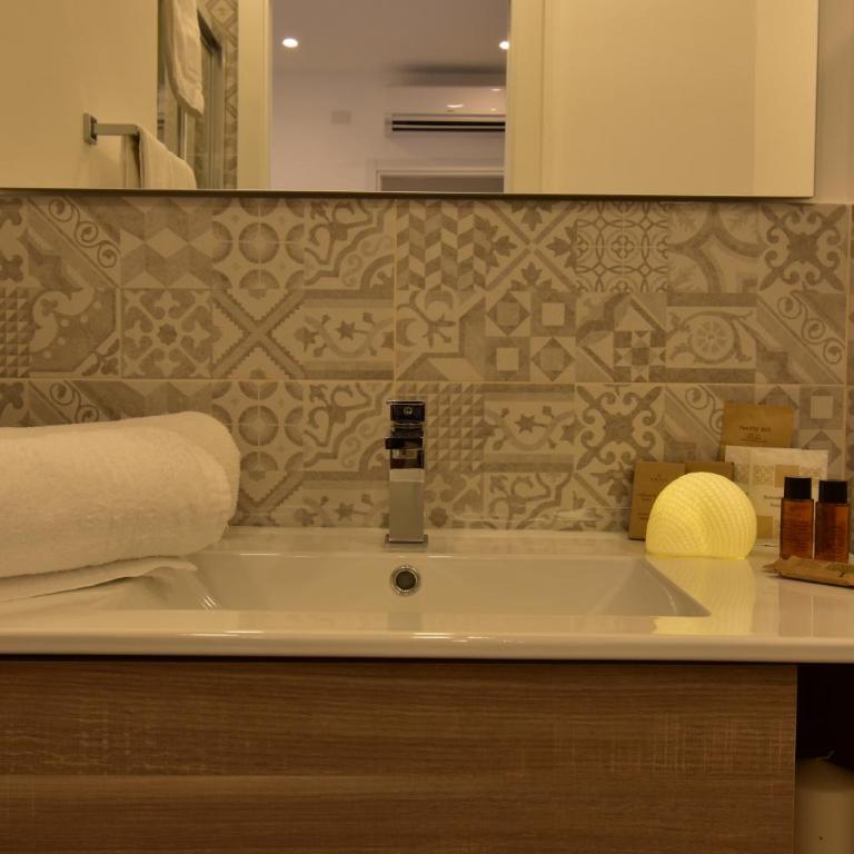 Effe Home Sorrento - Double Room with Balcony - 5