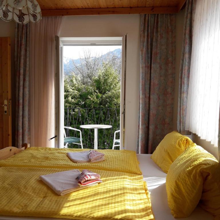 Gästehaus Lutschounig - Doppelzimmer mit Balkon - 2
