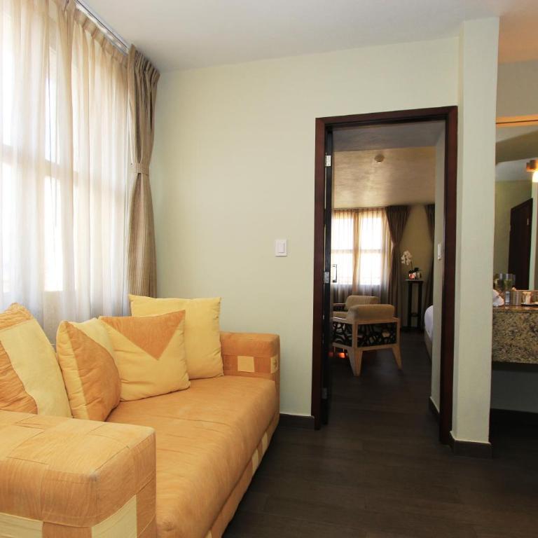 Plaza Gallery Hotel Boutique - Deluxe King Room - 7