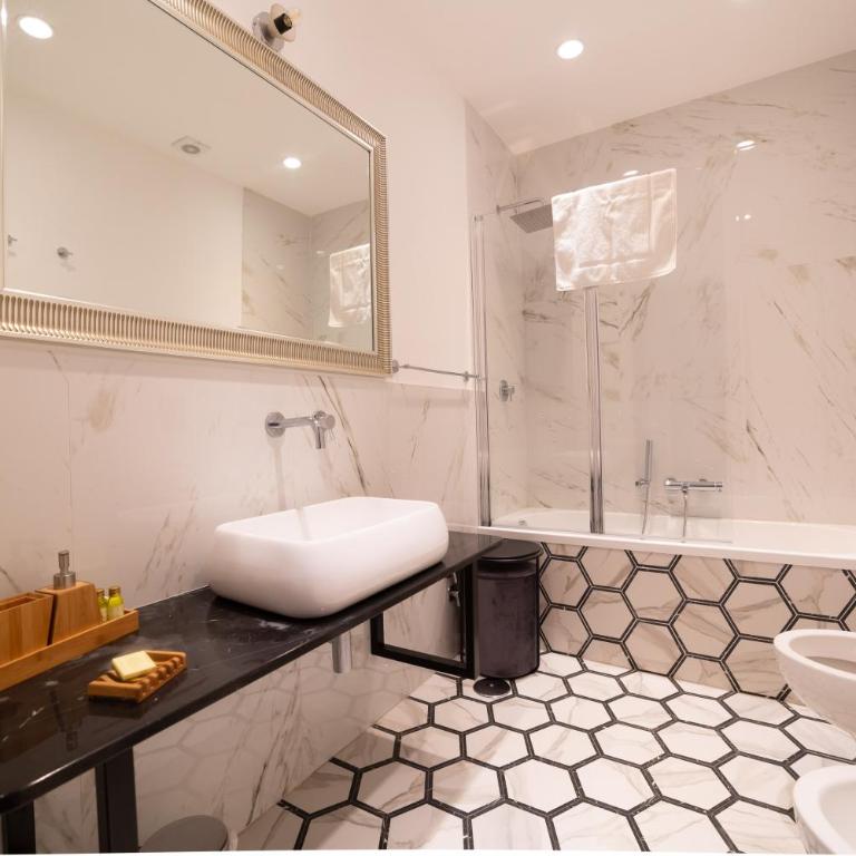 The Duomo House by House In Naples - Suite Familiare con Balcone - 5