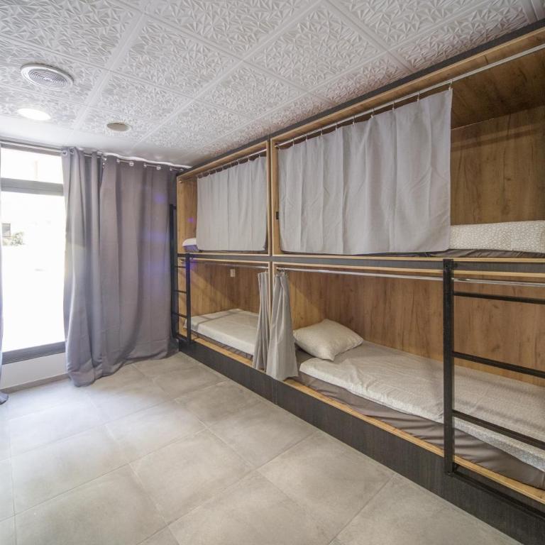 Faro SOLO para MUJERES - Litera en habitación compartida - Solo mujeres - 2